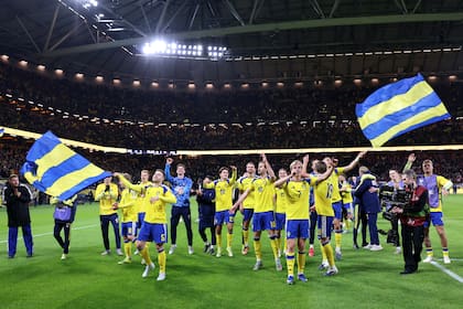 En Solna, Suecia selló la clasificación al derrotar por 3-2 a Polonia sobre el final; los escandinavos integrarán el grupo F, con Países Bajos, Japón y Túnez.