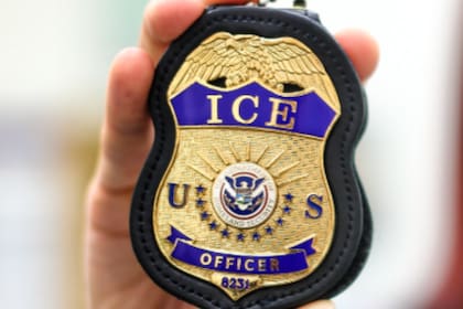 En St. Petersburg piden que la policía local deje de colaborar con el ICE