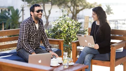 En Startup Cowork Café, Fio Mazuco trabaja en plataforma Camino Verde