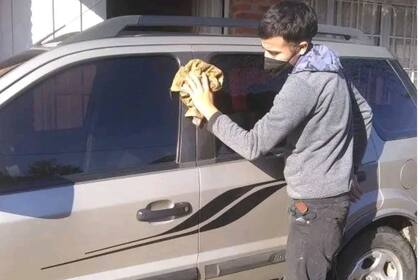 En su aviso, Carlos compartió algunas fotos de su trabajo