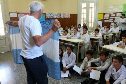 En su camino hacia el Aconcagua, Tibaldi dio charlas en 14 escuelas