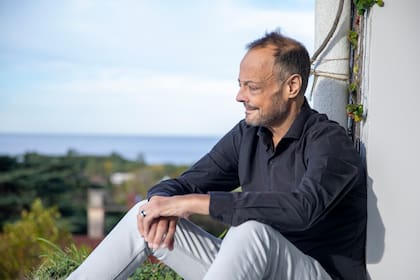 En su casa de La Lucila, Cabito cuenta que cuando estuvo mal de salud "lo llamaron de los dos lados de la grieta", aunque aclara en que no cree en "la grieta"