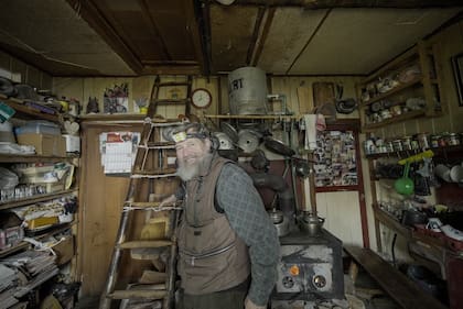 En su casa Iván tiene todo lo que necesita