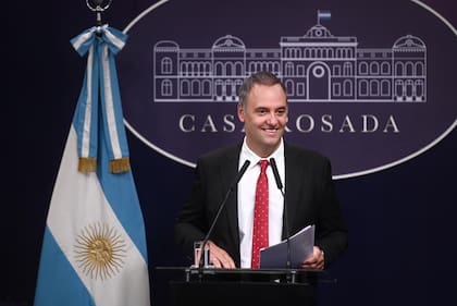 En su conferencia de prensa Adorni confrontó a los periodistas