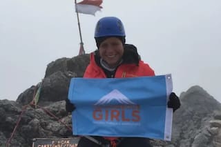 Su vida estuvo marcada por la tragedia, pero superó el dolor y escaló las siete cumbres más altas del mundo