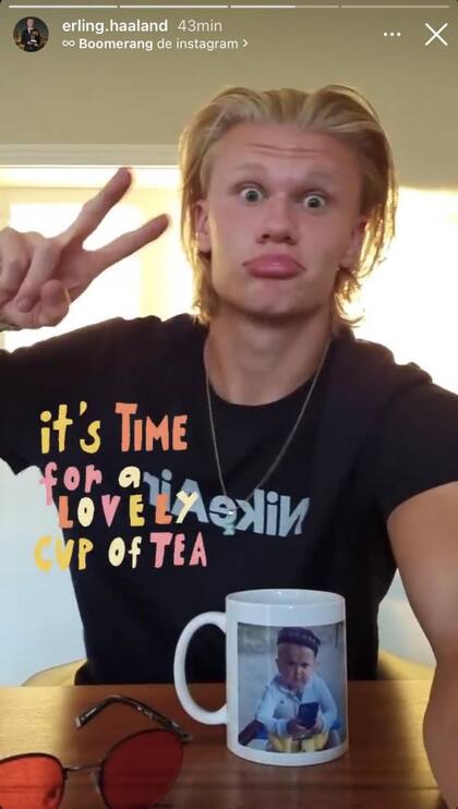 En su cuenta de Instagram, Haaland mostró la taza con la cara de Hasbu
Foto: Instagram @erling.haaland