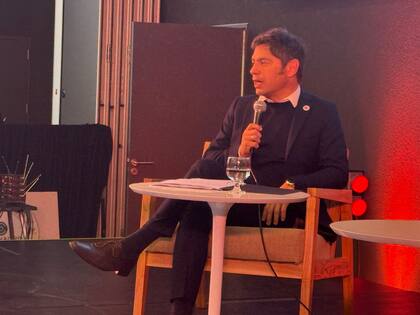 En su discurso, Kicillof trazó un diagnóstico crítico de la situación económica actual: “Estamos transitando una etapa de mucha turbulencia a nivel de las variables macroeconómicas. Esperamos que el Gobierno pueda hacer pie"