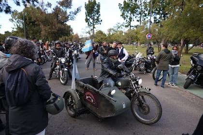 En su edición número 13, tuvo lugar en la ciudad de Buenos Aires The Distinguished Gentleman’s Ride, el encuentro global que reúne a motociclistas de estilo clásico. A diferencia de años anteriores, el punto de encuentro no fue la Facultad de Derecho sino el Planetario
