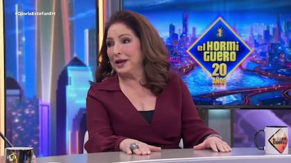 En su entrevista, Gloria Estefan también felicitó a Bad Bunny por su futura presentación en el Super Bowl LX (X/@El_Hormiguero)