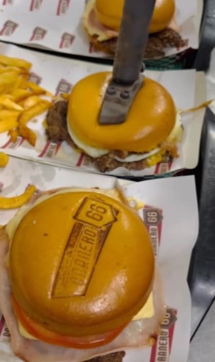 En su inicio, Granero 66 comenzó con un menú estilo americano y actualmente sumó opciones argentinas