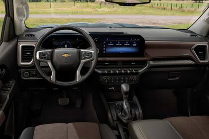 En su interior siguen la pantalla del sistema multimedia MyLink de 11” y un panel de instrumentos digital de 8" (foto de la versión cabina doble)