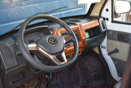 En su interior Tita cuenta con una pantalla multimedia y cámara de retroceso.