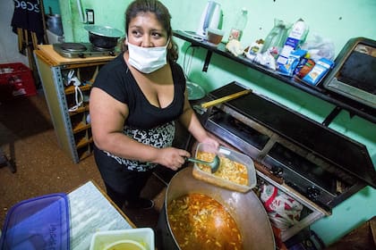 En su kiosco ubicado en La Boca, Susana Vilte cocina a diario para más de 100 personas