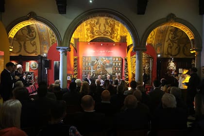 En su libro, el autor remarca de Vaca Muerta: “su riqueza se mostrará con plenitud si se toman las decisiones acertadas en el presente y el futuro. De estos aciertos dependerá que la riqueza derrame en desarrollo económico inclusivo y sustentable sobre Neuquén y toda la República”