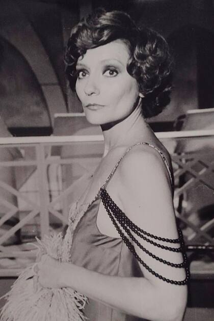 En su papel de
Catalina en "Chantecler", uno de
los especiales que hizo Alejandro
Doria en ATC (1982). Compartía
cartel con Aldo Barbero, Beba
Bidart y Héctor Bidonde. 
