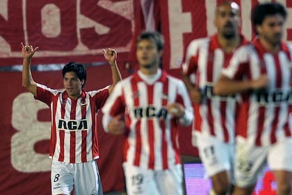 En su paso por Estudiantes, junto a la Bruja Verón