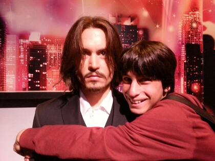 En su posteo de Instagram, el joven sumó un simpático recuerdo de la vez que posó con la estatua de cera del actor en el Museo Madame Tussauds