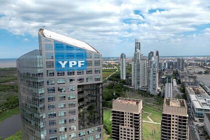 En su presentación, el Gobierno justificó la suspensión de la entrega de acciones de YPF al marcar que Estados Unidos “vulnera la inmunidad de ejecución que protege los bienes de un Estado extranjero"