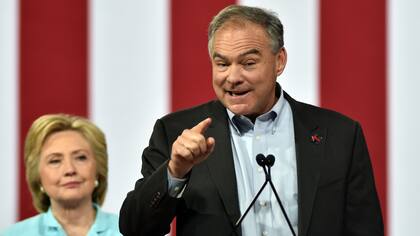En su presentación, Kaine dio parte de su discurso en español