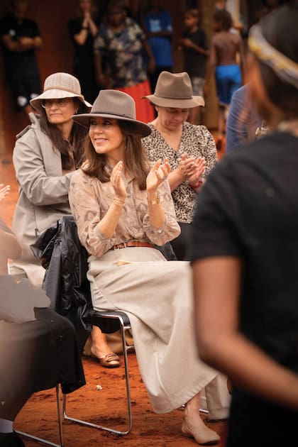 En su primer día de gira, Mary participó de un acto de bienvenida organizado en el Centro Cultural del Parque Nacional Uluru-Kata Tjuta