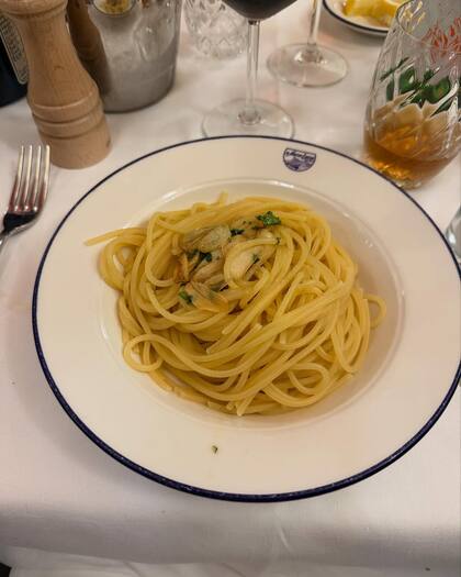 En su primer día en Milán, salieron a comer pasta y pasearon por la catedral (Captura: Instagram @sangrejaponesa)