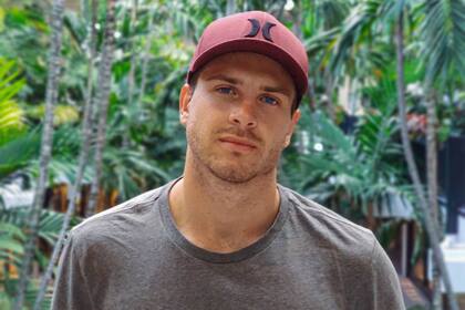 En su primer libro de historias "Hubiese podido ser usted", Tomás Hodgers recopila y aumenta las historias que lo hicieron conocido en X