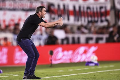 En su primer partido como DT de River en el Monumental, Coudet se regaló un triunfo