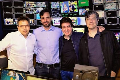 En su primera experiencia en la TV abierta de la Argentina: Diego Toni (gerente de programación de elnueve), Sebastián Rollandi (gerente general de contenidos de elnueve), Dante Gebel y Mario Pergolini