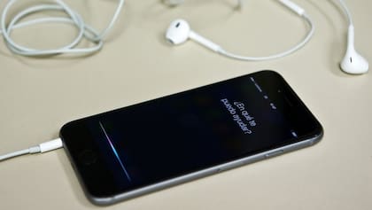 En su reciente evento a comienzos de este mes, Apple anunció una voz más natural para su asistente Siri