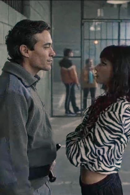 En su rol de Alan Rosetti, un
guardiacárcel que se enamora del personaje de
Valentina Zenere en "En el barro"