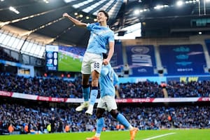 Manchester City quebró su propio récord con un gol del debutante y dos en contra