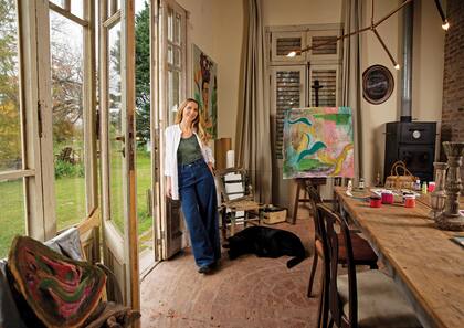 En su taller, su lugar
en el mundo. “Soy
metódica y tengo
una rutina diaria que
cumplo a rajatabla.
Para avanzar se
necesitan muchas
horas de taller:
investigo, busco
nuevas técnicas, no
me conformo”, dice
Tani, como la llaman
sus amigas.