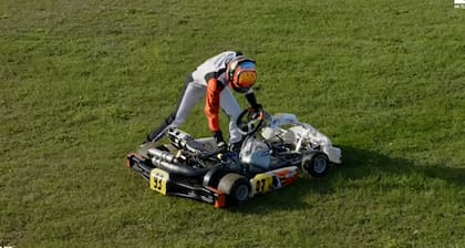 En su tercera carrera, el piloto se despistó y quedó descalificado