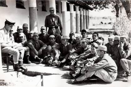 En su tiempo libre, el sargento Sanabria enseñaba a leer a los conscriptos del Regimiento que venían de lugares muy humildes