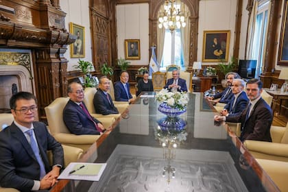 En su último día como Presidente, Alberto Fernández recibió una delegación de China.
