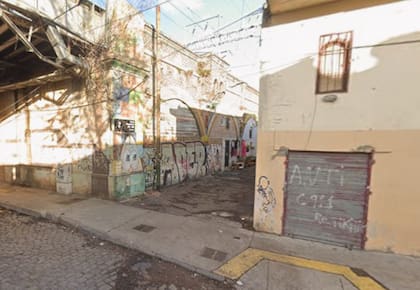 En su último tramo, a la altura de la calle Jorge, tiene poco más de un metro de ancho (Foto: Google)