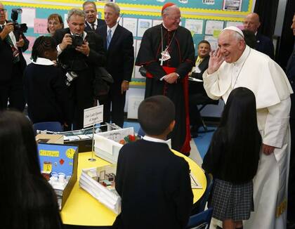 En su visita a una escuela en Harlem, Francisco les pidió a los alumnos que cantaran más fuerte