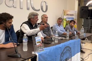 En su visita al Congreso Mundial Brangus Pino se reunió con Claudio Anselmo, ministro de Producción de Corrientes, dirigentes y productores
