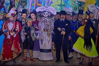 En Sueño de una tarde dominical en la Alameda Central, la Catrina se encuentra en medio de Diego Rivera y José Guadalupe Posada (Wikimedia Commons/Tanke67)