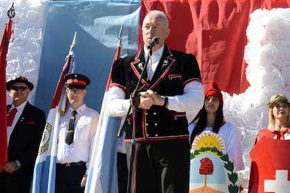 “En Suiza, para ser diplomático debes cumplir ciertos requisitos, como una maestría, manejar por lo menos tres idiomas y tener una cierta experiencia profesional, además de experiencia en el exterior. Esto hace que la gente que concursa para serlo tiene, promedio, 30 años”.