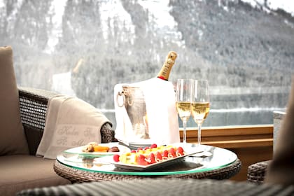 En Sunny Bar se reúne la crema y nata del cresta, un deporte solo visto en St. Moritz.