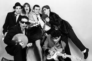 En sus inicios, Los Twist tocaban regularmente en el Café Einstein, regenteado por Omar Chabán