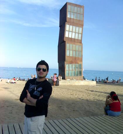 En sus once años en España, Adrián exploró aquella tierra, y vivió y trabajó en Barcelona, Málaga, Tenerife, Marbella, e Ibiza.