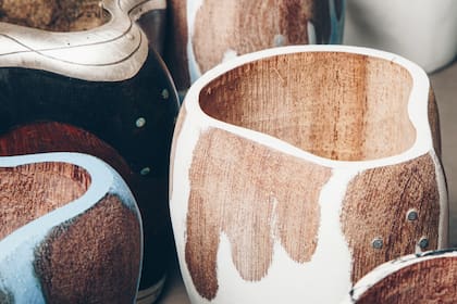 En sus piezas hay melodía, formas que parecen los pasos de un ballet que desde su contemplación y uso sacuden las emociones y ofrecen experiencias memorables