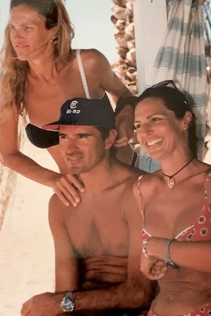 En sus tiempos de modelo, junto a su hermana Madeleine y su
íntimo amigo Javier Lúquez