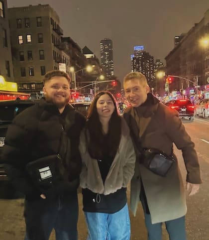 En tanto, Adrián Suar se escapó de las altas temperaturas en estas tierras y recibió el año en Nueva York junto a sus hijos, Tomás y Margarita