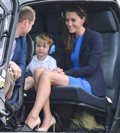 En teoría, los herederos inmediatos en la línea de sucesión no deberían viajar juntos, pero esto en la realidad no sucede así