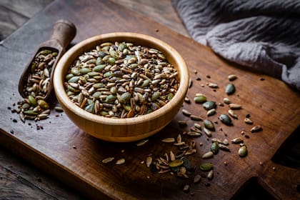 En términos generales, las semillas aportan entre un 30 y un 50% de grasas saludables, proteína vegetal, fibras, minerales y vitaminas