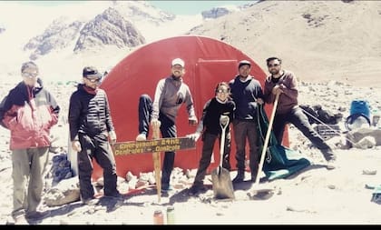 En terreno, en Plaza de Mulas, campo base, funciona desde hace años el consultorio médico.