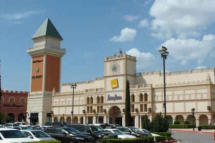 En Texas, San Marcos Premium Outlets concentra 145 tiendas de diseñadores y de lujo